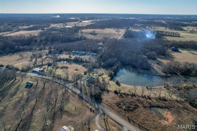 27015 Highway YY, Lebanon, MO 65536