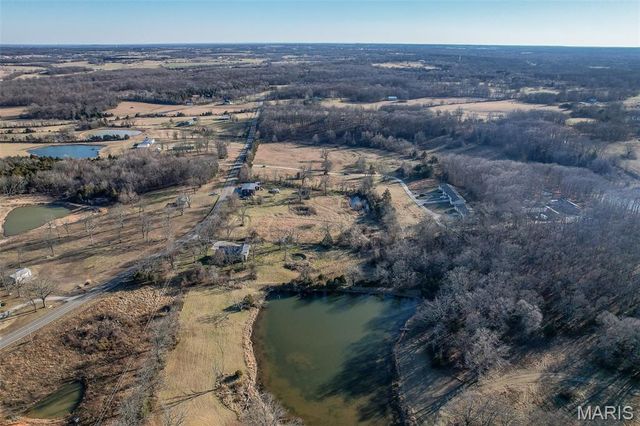 27015 Highway YY, Lebanon, MO 65536