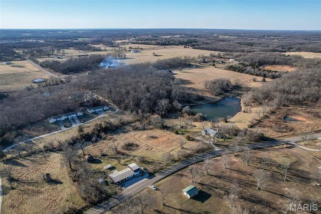 27015 Highway YY, Lebanon, MO 65536