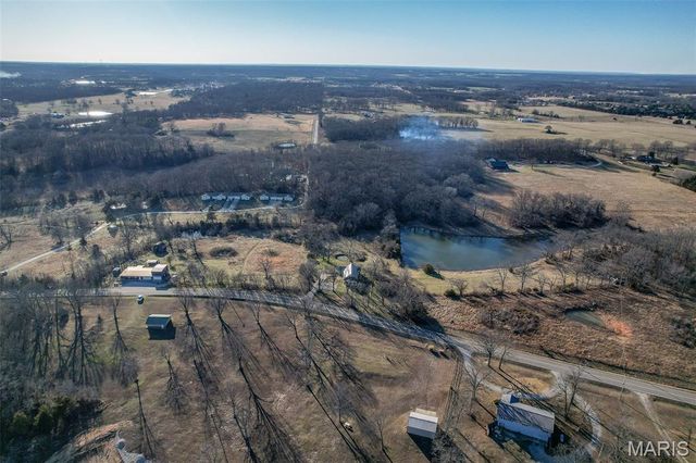 27015 Highway YY, Lebanon, MO 65536