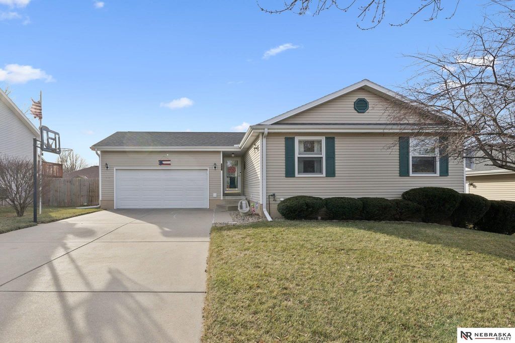 2241 Philadelphia Drive, Lincoln, NE 68521