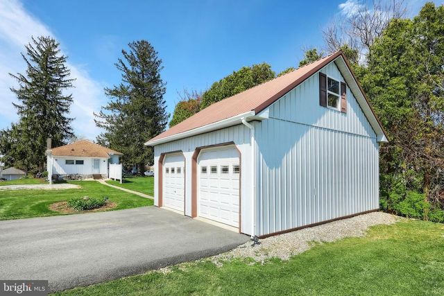 34 MILL ST, Stewartstown, PA 17363