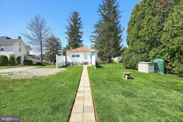 34 MILL ST, Stewartstown, PA 17363
