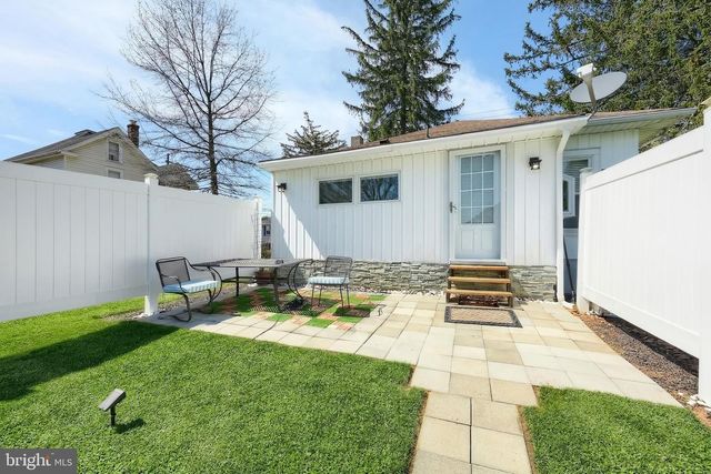 34 MILL ST, Stewartstown, PA 17363