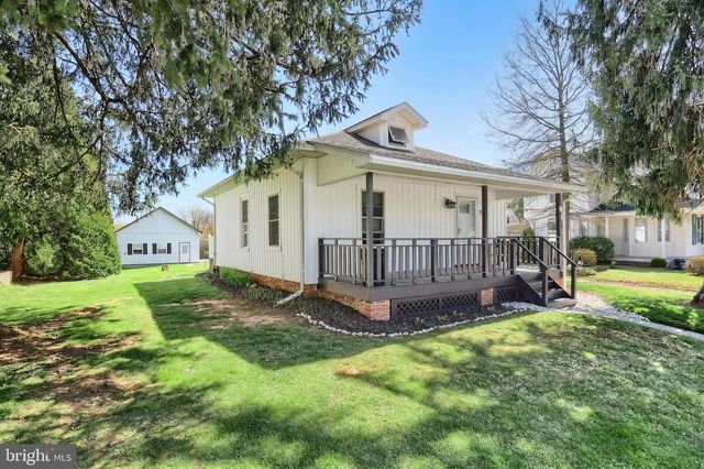 34 MILL ST, Stewartstown, PA 17363