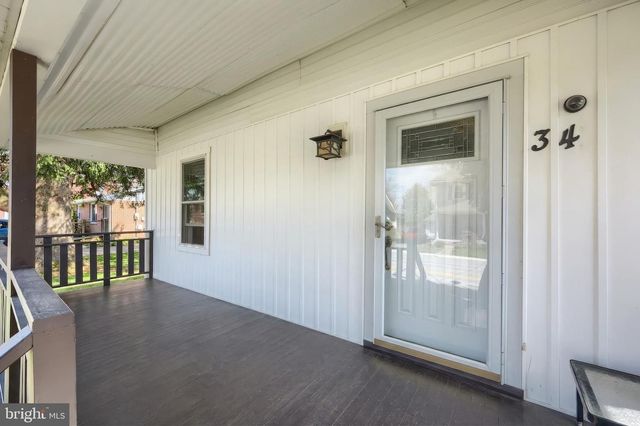 34 MILL ST, Stewartstown, PA 17363