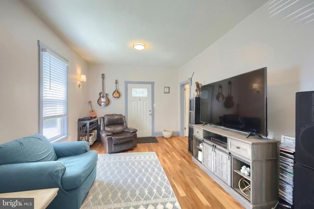 34 MILL ST, Stewartstown, PA 17363