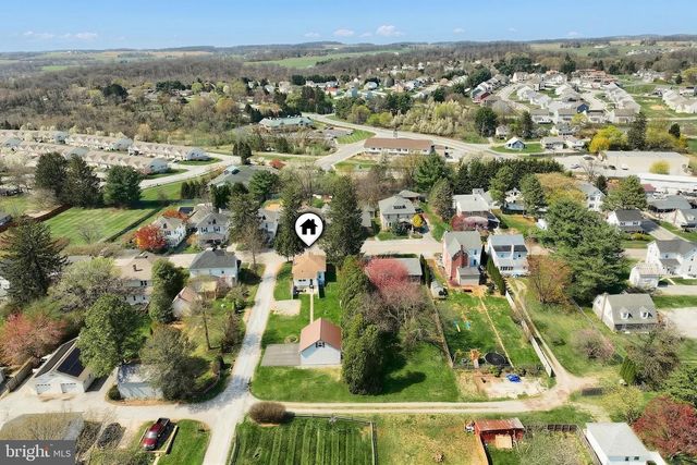 34 MILL ST, Stewartstown, PA 17363