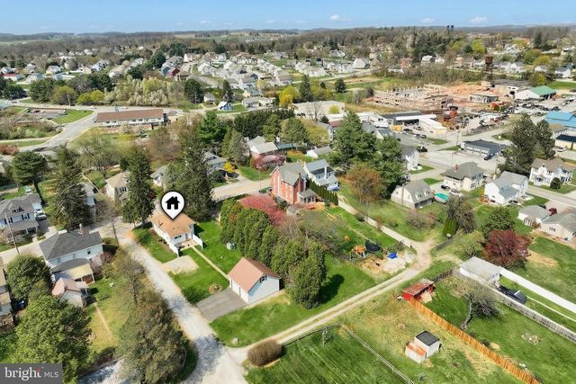 34 MILL ST, Stewartstown, PA 17363