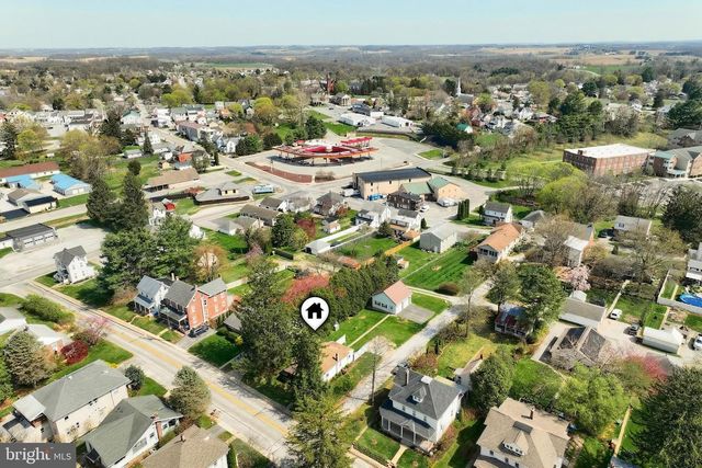 34 MILL ST, Stewartstown, PA 17363