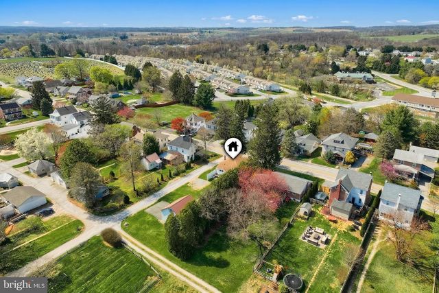 34 MILL ST, Stewartstown, PA 17363