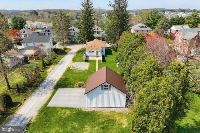 34 MILL ST, Stewartstown, PA 17363