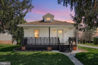 34 MILL ST, Stewartstown, PA 17363