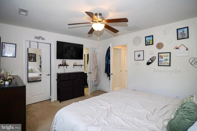 14 VILLAGE GREEN LN, Sicklerville, NJ 08081