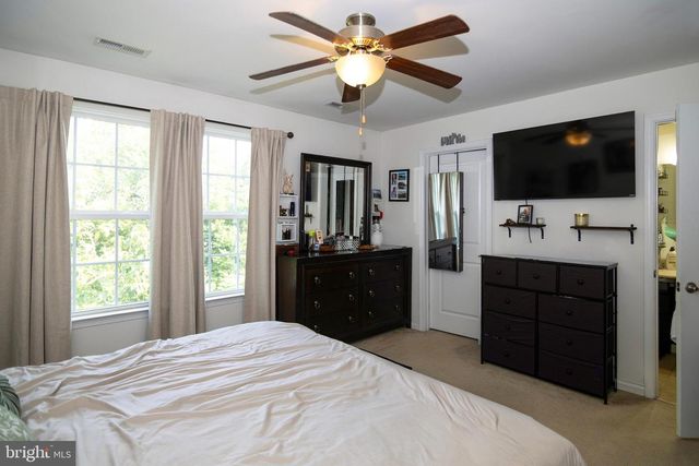 14 VILLAGE GREEN LN, Sicklerville, NJ 08081
