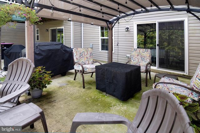 14 VILLAGE GREEN LN, Sicklerville, NJ 08081