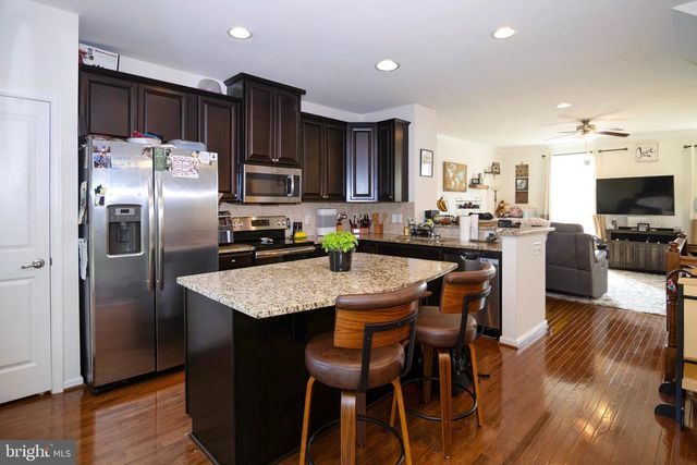 14 VILLAGE GREEN LN, Sicklerville, NJ 08081