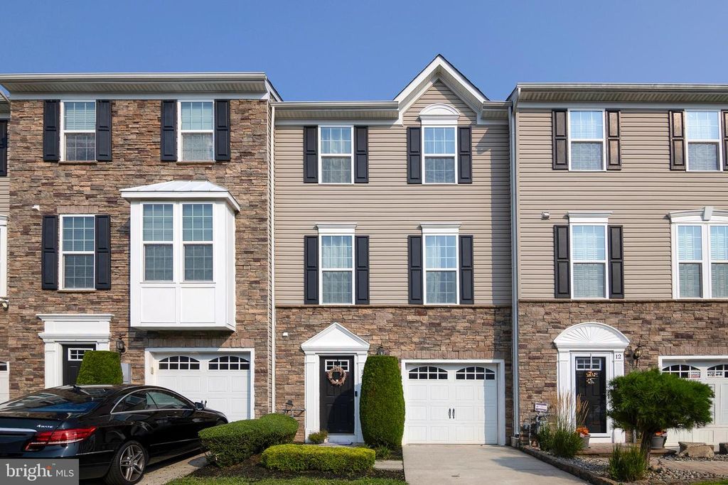 14 VILLAGE GREEN LN, Sicklerville, NJ 08081