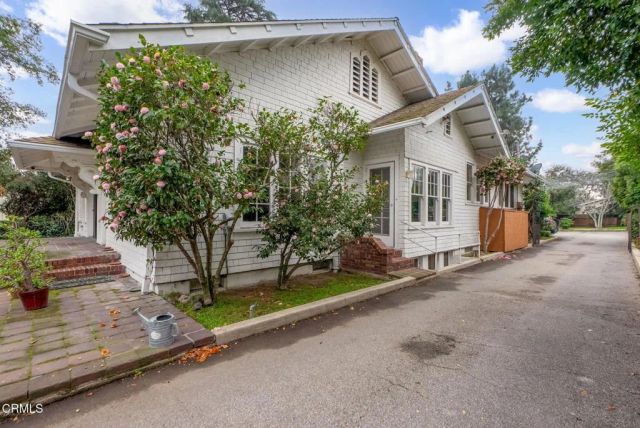 1825 S El Molino Avenue, San Marino, CA 91108