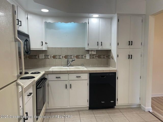 5535 W Saint Joseph Highway B3, Lansing, MI 48917