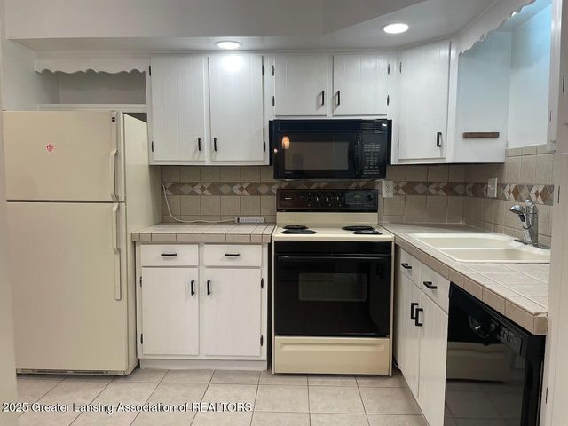 5535 W Saint Joseph Highway B3, Lansing, MI 48917