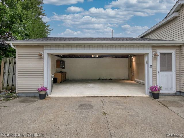 3023 Baker Heights, Grand Blanc, MI 48507