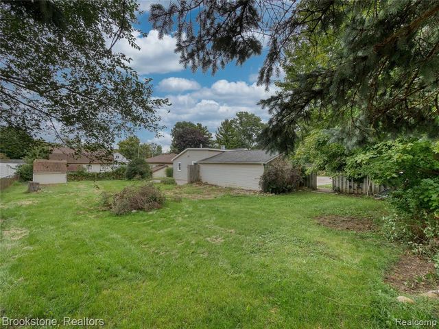 3023 Baker Heights, Grand Blanc, MI 48507