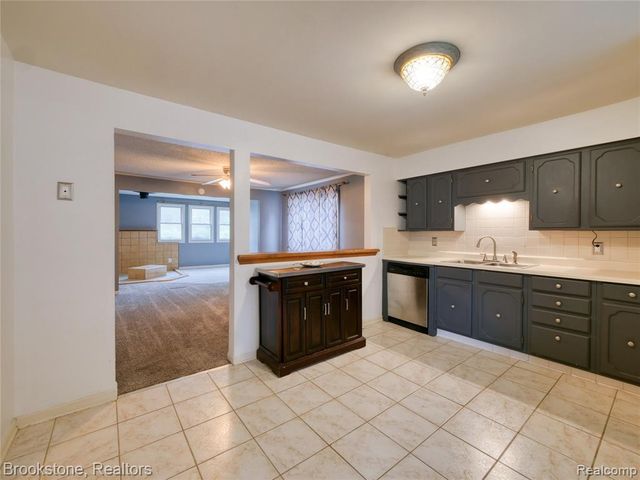 3023 Baker Heights, Grand Blanc, MI 48507