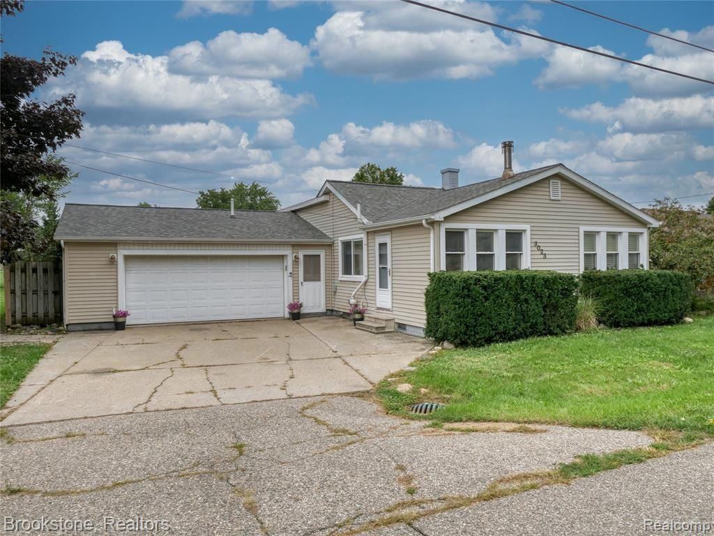 3023 Baker Heights, Grand Blanc, MI 48507