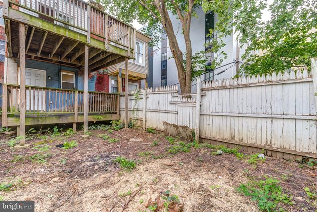 327 N PRESTON ST, Philadelphia, PA 19104