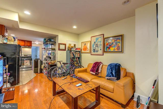 327 N PRESTON ST, Philadelphia, PA 19104