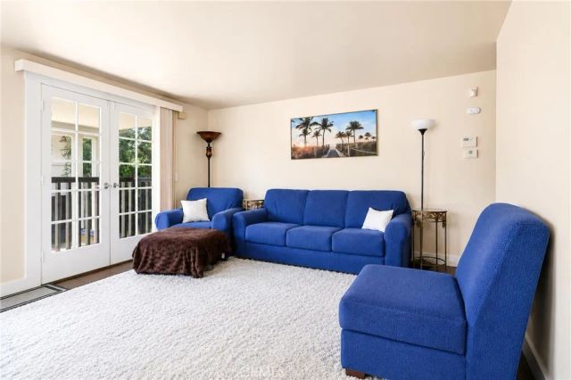 1394 N Raymond, Pasadena, CA 91103