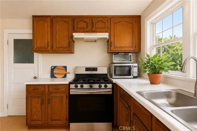1394 N Raymond, Pasadena, CA 91103