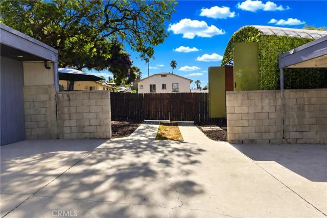 1394 N Raymond, Pasadena, CA 91103