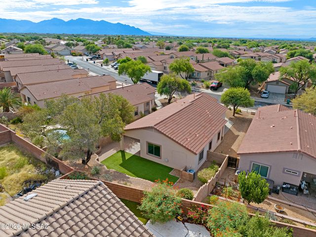 5582 W Sunset Vista Place, Marana, AZ 85658