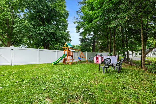 10 Bedford Drive, Whitestown, NY 13492