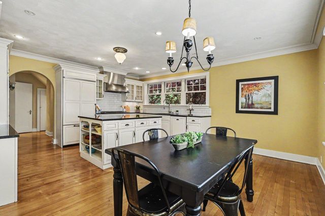 588 Central Avenue, Holland City, MI 49423