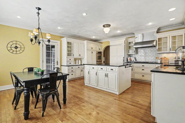 588 Central Avenue, Holland City, MI 49423