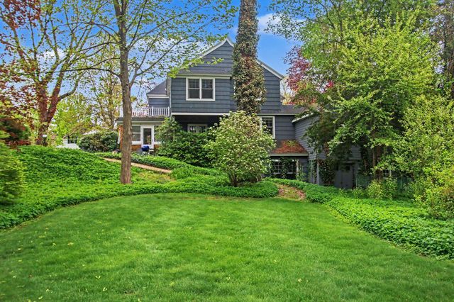 588 Central Avenue, Holland City, MI 49423