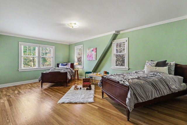 588 Central Avenue, Holland City, MI 49423