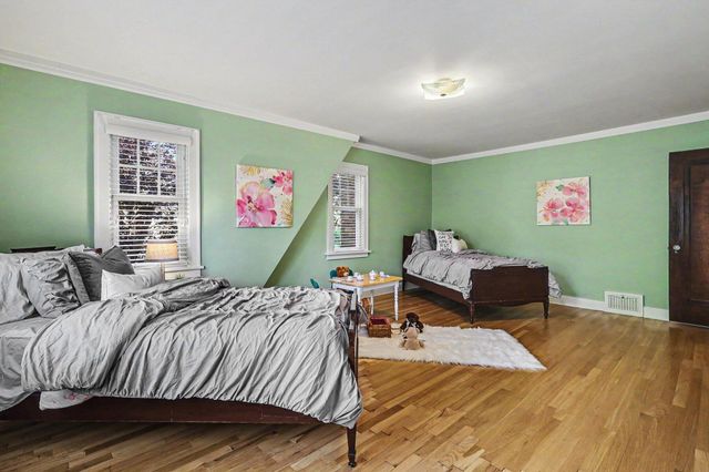 588 Central Avenue, Holland City, MI 49423