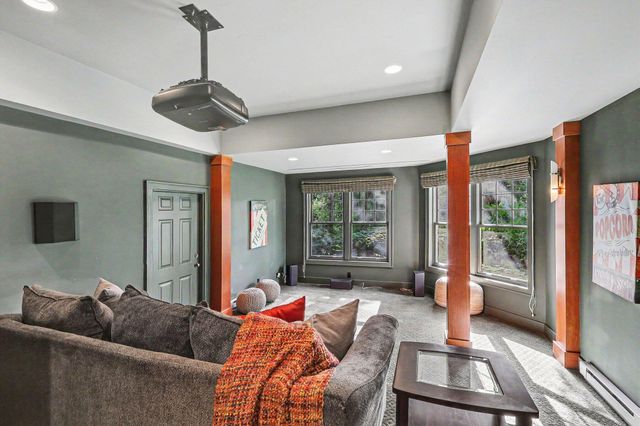 588 Central Avenue, Holland City, MI 49423