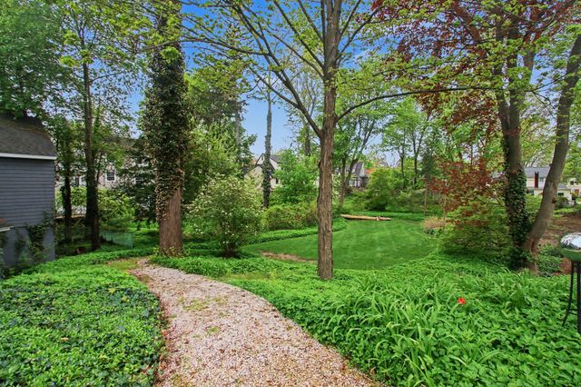 588 Central Avenue, Holland City, MI 49423