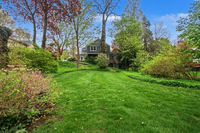 588 Central Avenue, Holland City, MI 49423