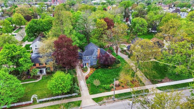 588 Central Avenue, Holland City, MI 49423