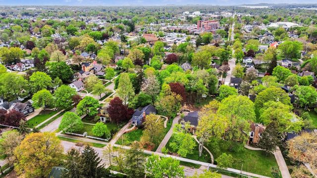 588 Central Avenue, Holland City, MI 49423