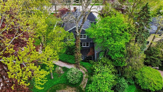 588 Central Avenue, Holland City, MI 49423