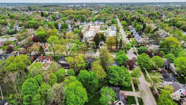 588 Central Avenue, Holland City, MI 49423