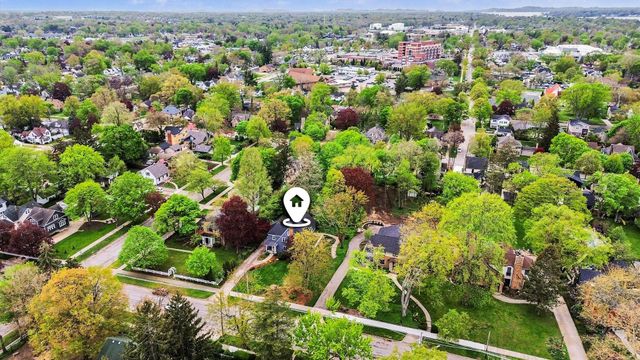 588 Central Avenue, Holland City, MI 49423