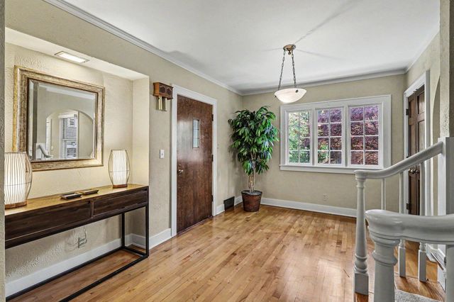 588 Central Avenue, Holland City, MI 49423